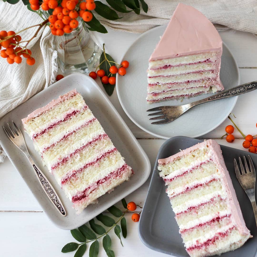 Strawberry yoghurt cake