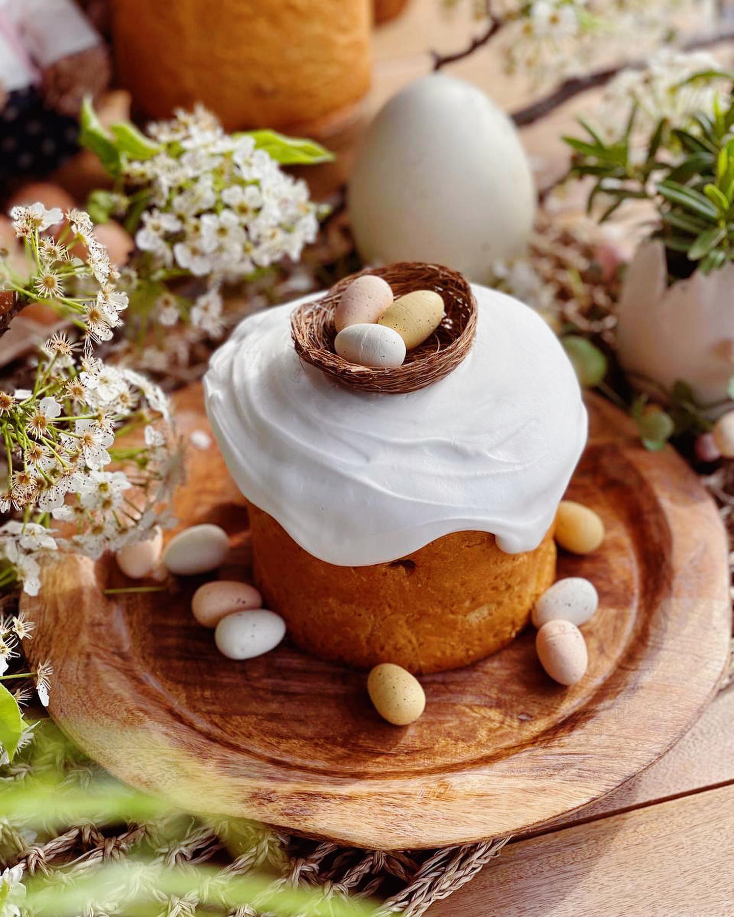 Super delicate vanilla Easter cake