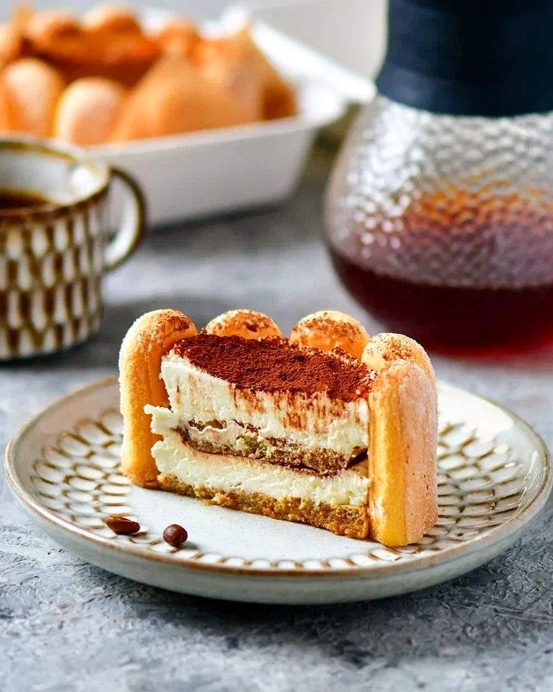 Tiramisu bento cake