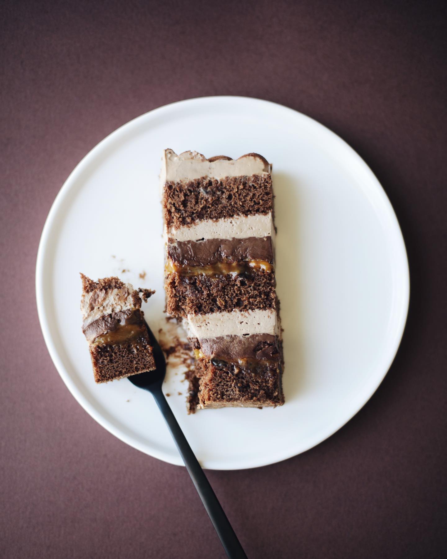 Truffle cake with mango caramel