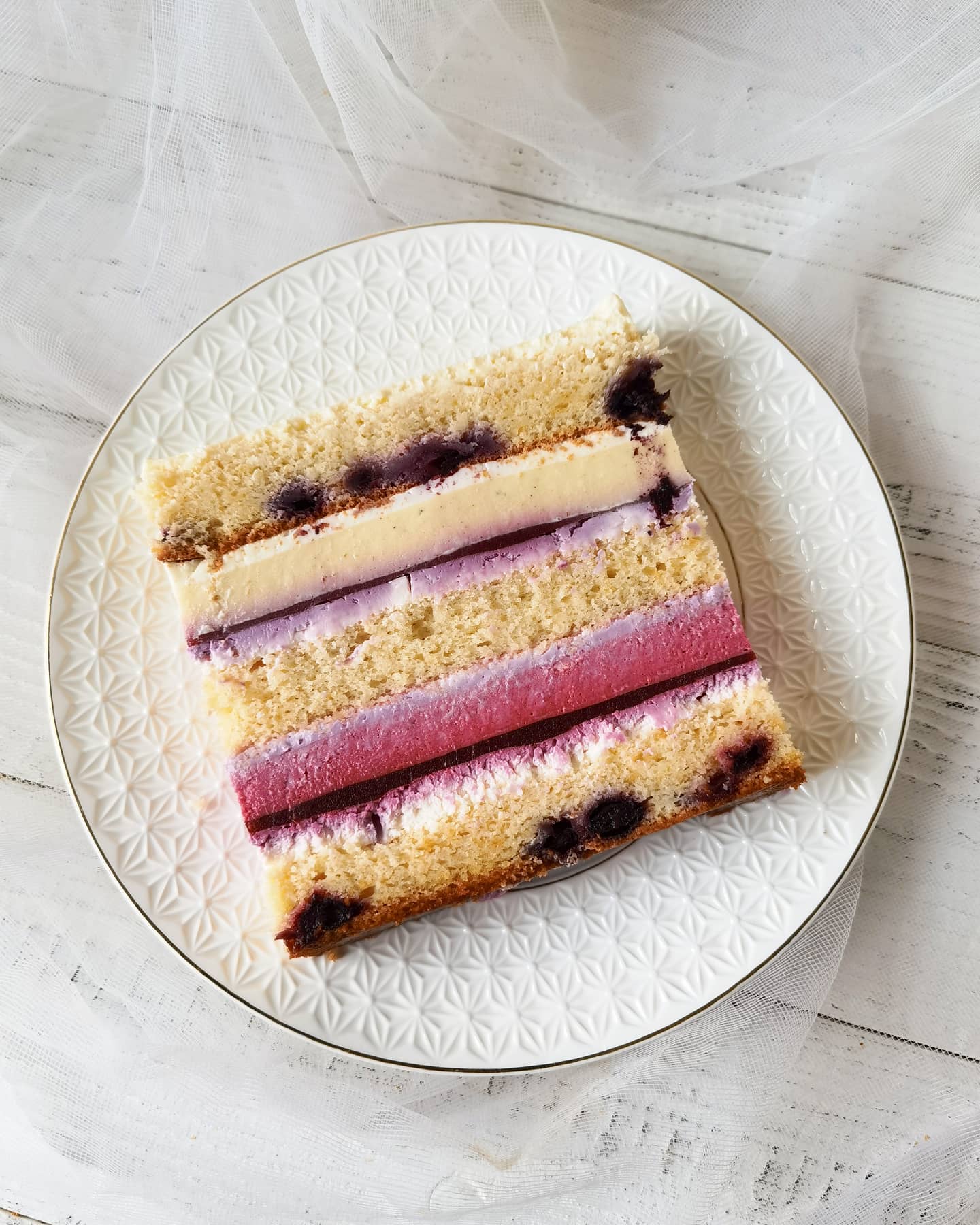 Vanilla cake with currant mousse & berry confit