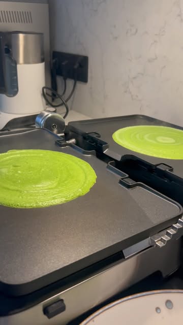 Vibrant Green Pancakes for Pancake Day